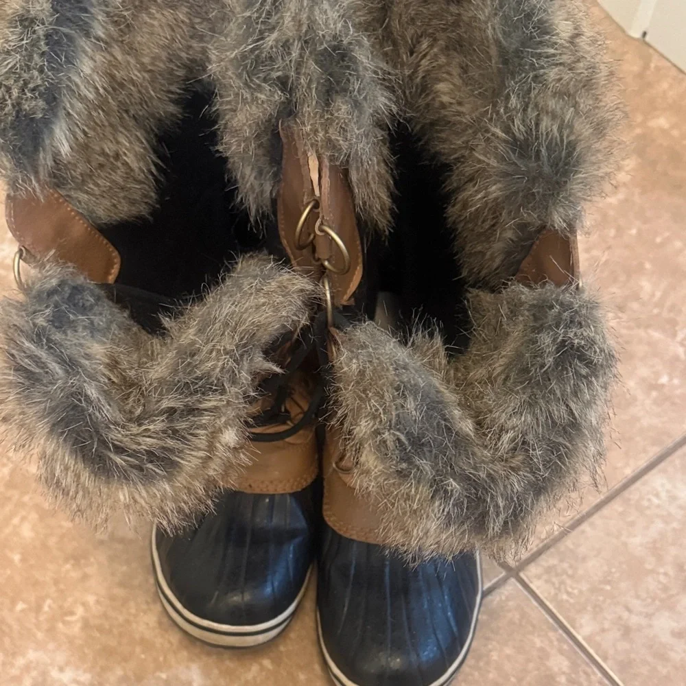 Sorel Women's Brown and Black Quilted Winter Boots - Picture 2 of 3